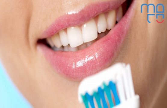 چند بار در روز باید مسواک بزنیم؟ روش صحیح مسواک زدن